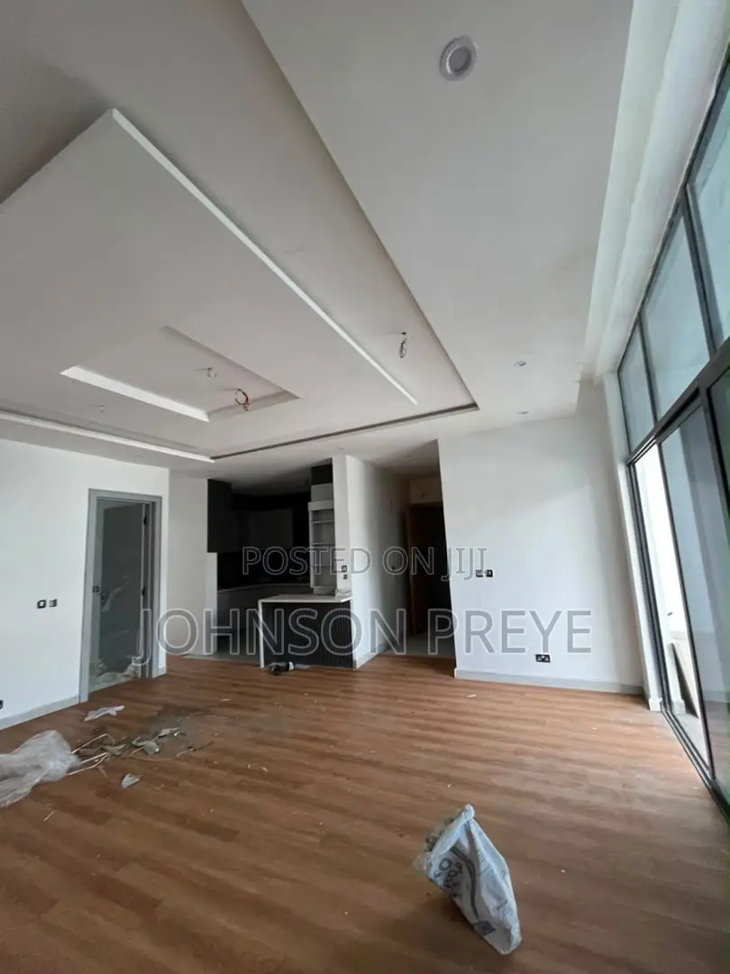 2bdrm Apartment in Lekki Phase 1 Right for rent
