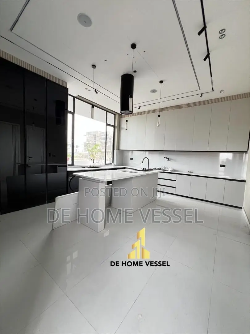 6bdrm Duplex in Osapa london for sale