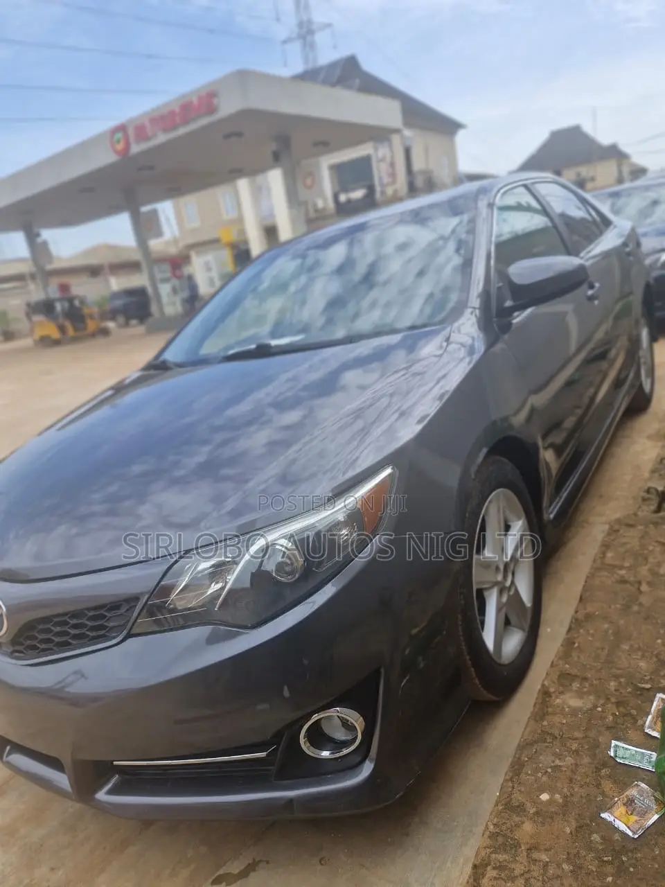 Toyota Camry SE 4dr Sedan (2.5L 4cyl 6A) 2013 Gray