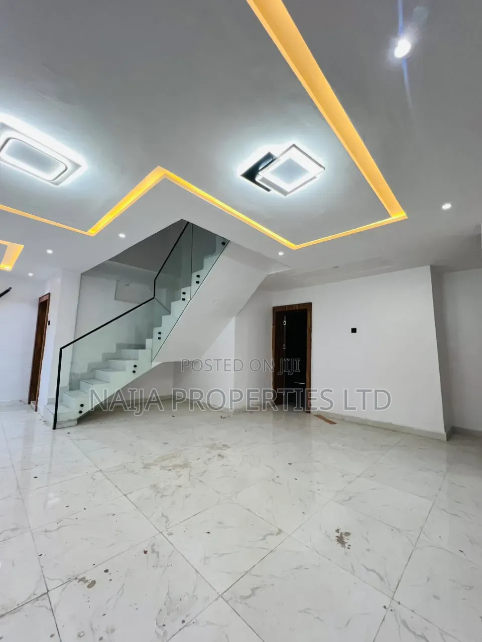 4bdrm Townhouse / Terrace in Lekki Phase 1 for rent