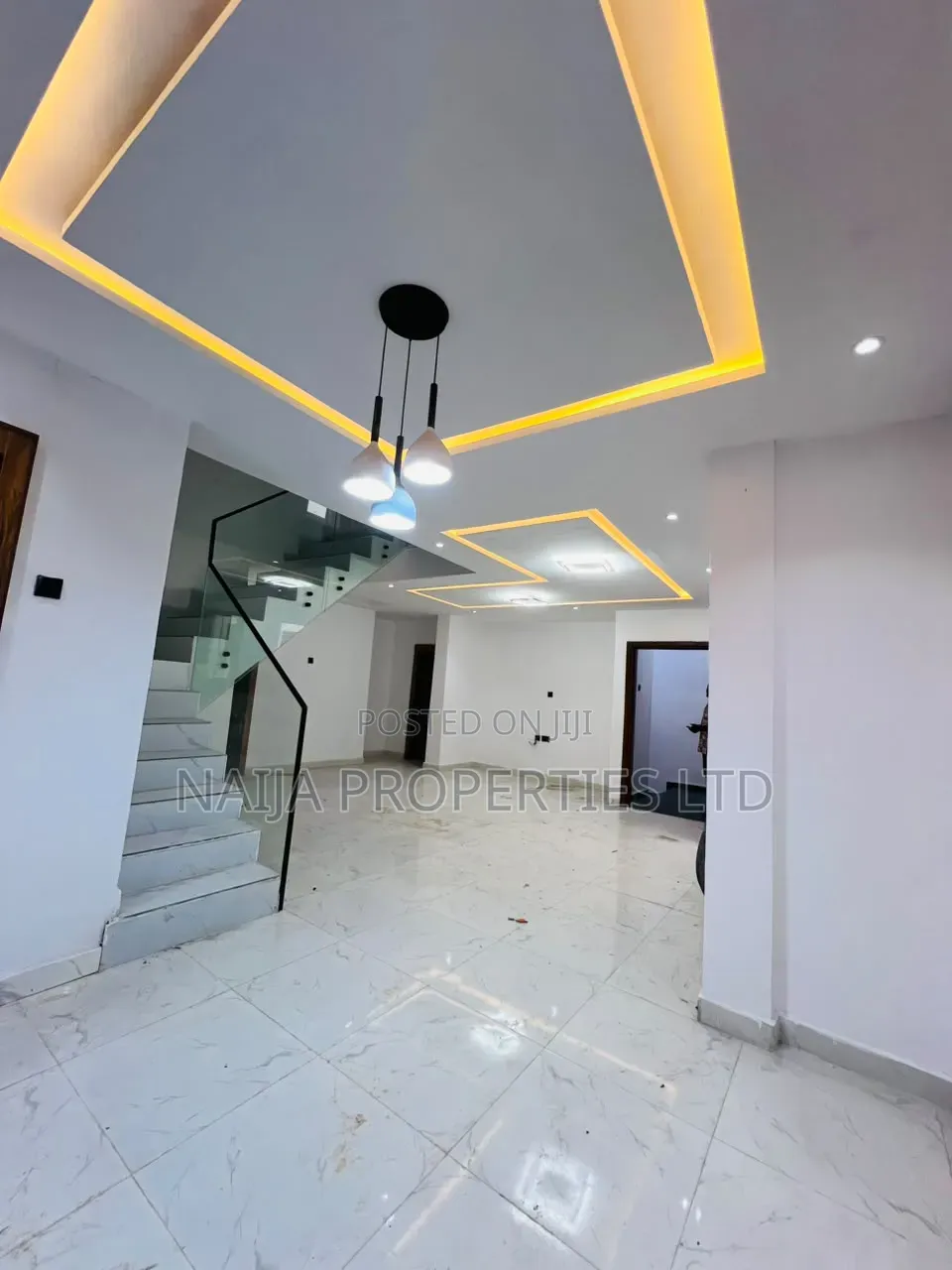 4bdrm Townhouse / Terrace in Lekki Phase 1 for rent