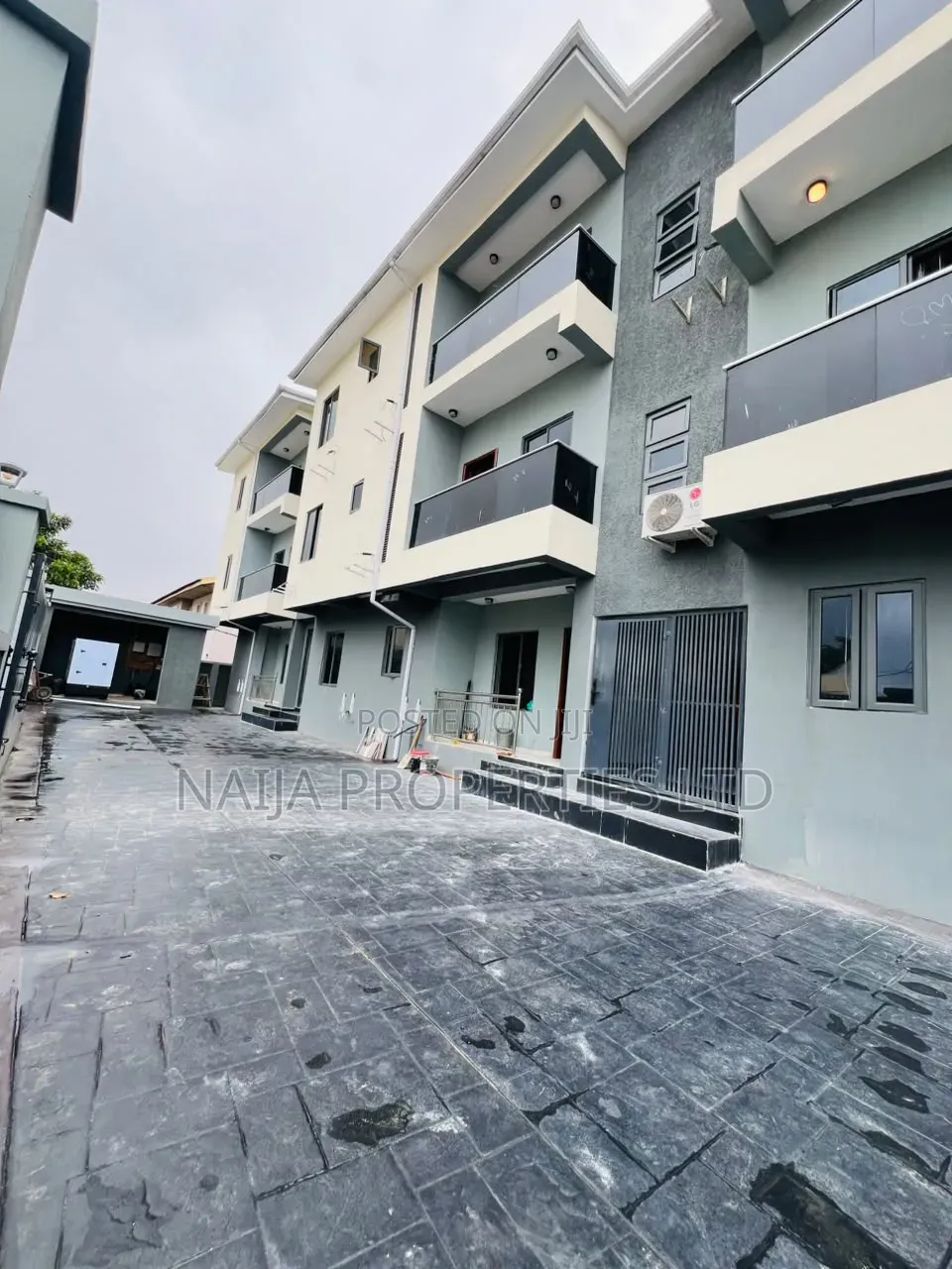 4bdrm Townhouse / Terrace in Lekki Phase 1 for rent