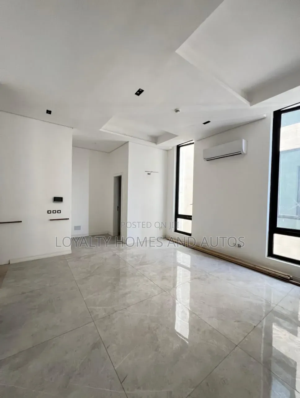2bdrm House in Lekki Phase 1 for sale