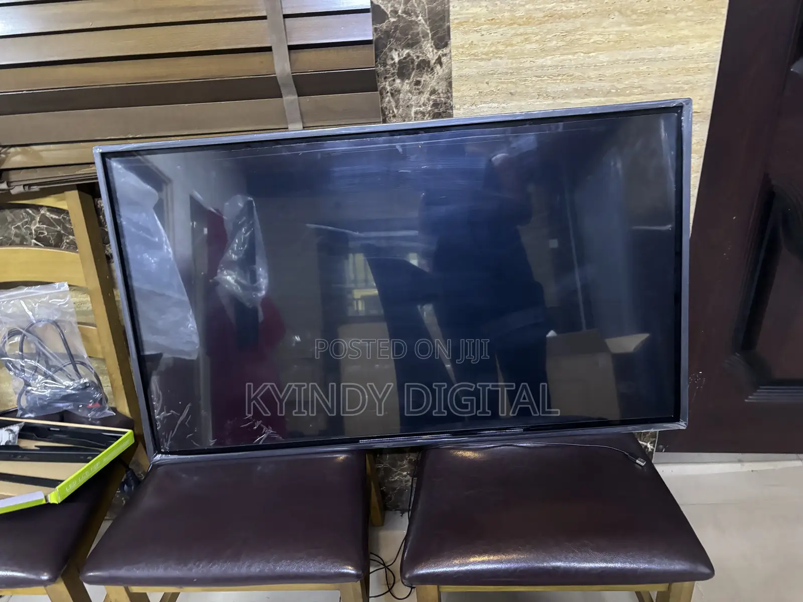 43 Inches Wall Mount Display
