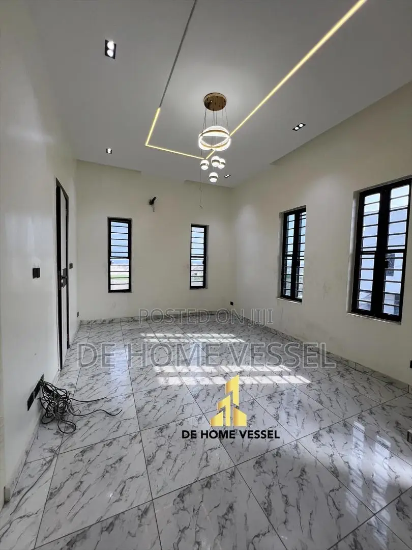 5bdrm Duplex in Lekki for sale