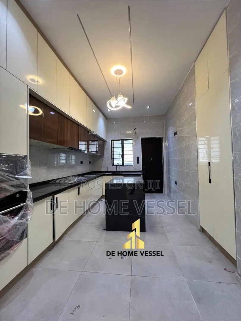 5bdrm Duplex in Lekki for sale