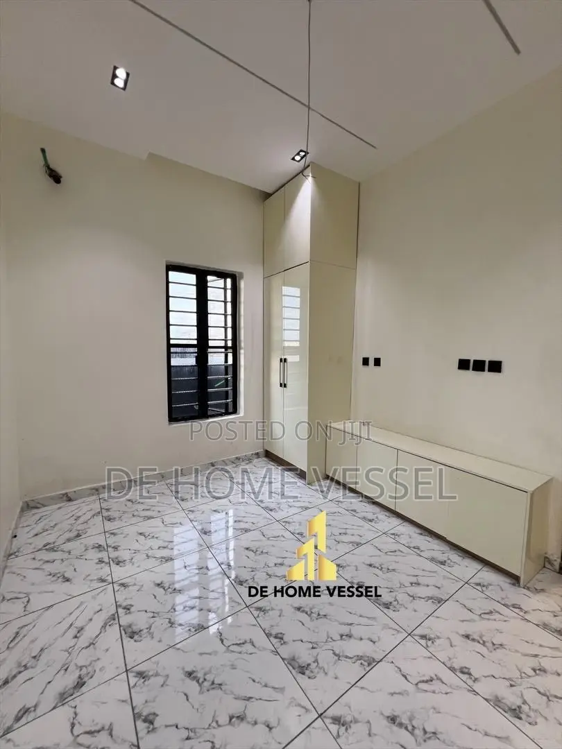 5bdrm Duplex in Lekki for sale