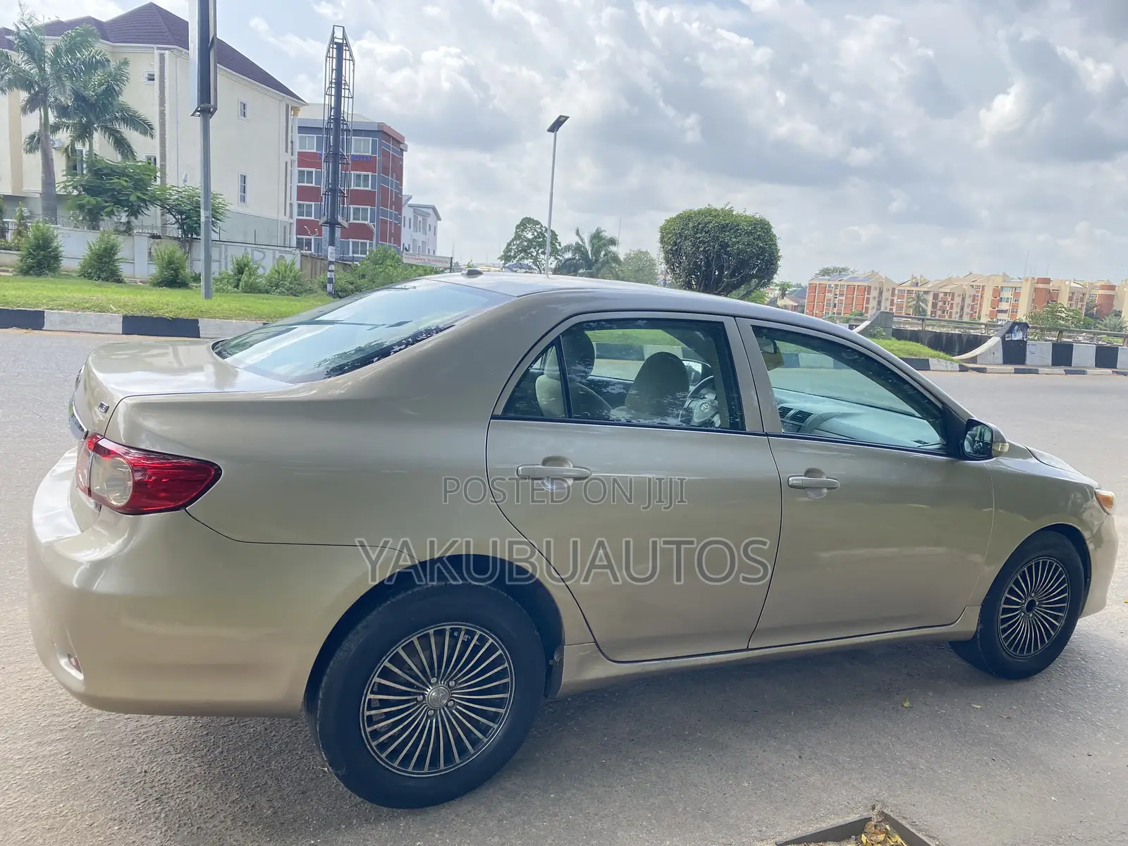 Toyota Corolla LE 4dr Sedan (1.8L 4 cyl 4A) 2009 Gold