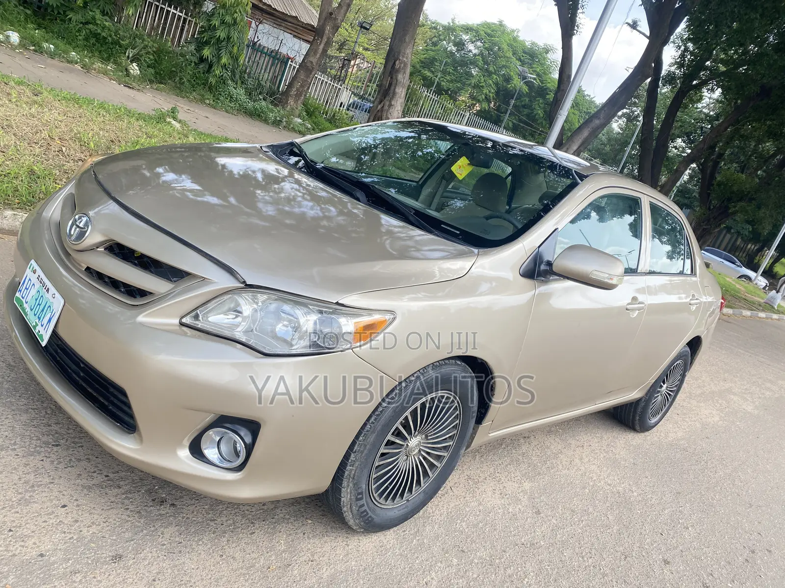 Toyota Corolla LE 4dr Sedan (1.8L 4 cyl 4A) 2009 Gold