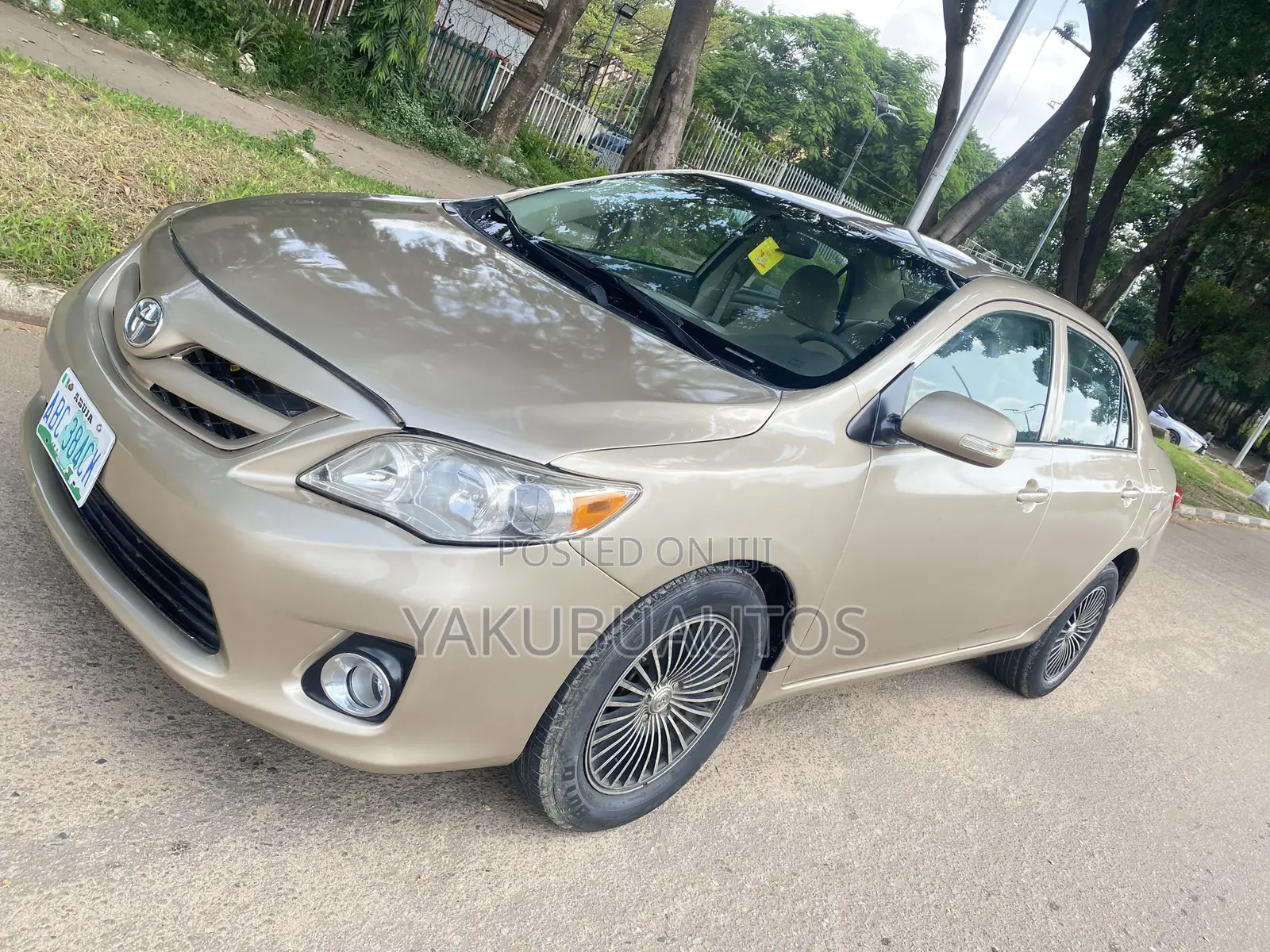 Toyota Corolla LE 4dr Sedan (1.8L 4 cyl 4A) 2009 Gold