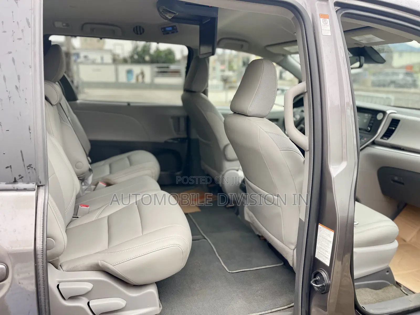 Toyota Sienna LE AWD (3.5L 6cyl 8A) 2018 Gray