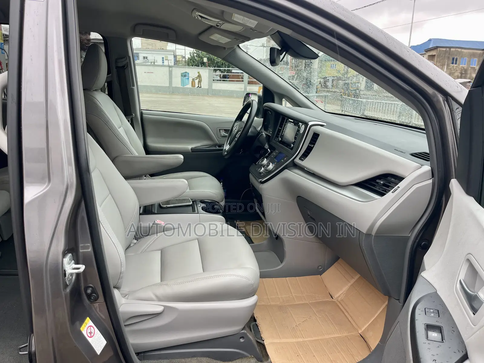 Toyota Sienna LE AWD (3.5L 6cyl 8A) 2018 Gray