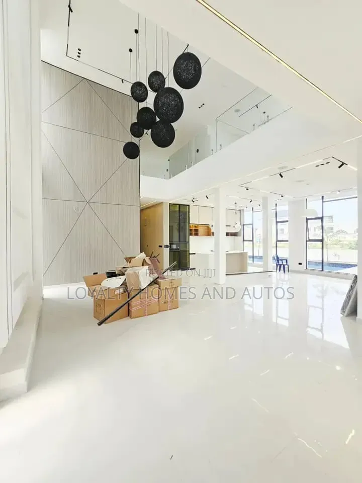 5bdrm House in Osapa london for sale