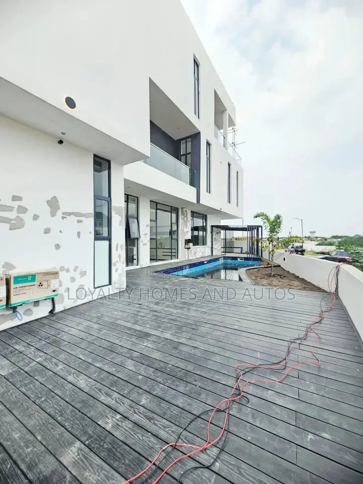 5bdrm House in Osapa london for sale