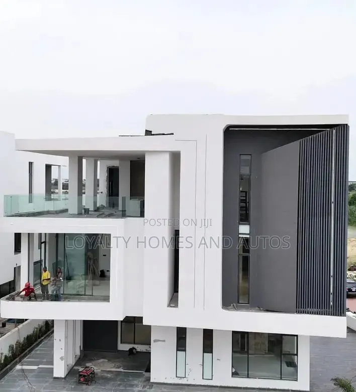 5bdrm House in Osapa london for sale