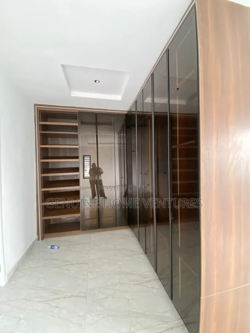 3bdrm Maisonette in Lekki Phase One for sale