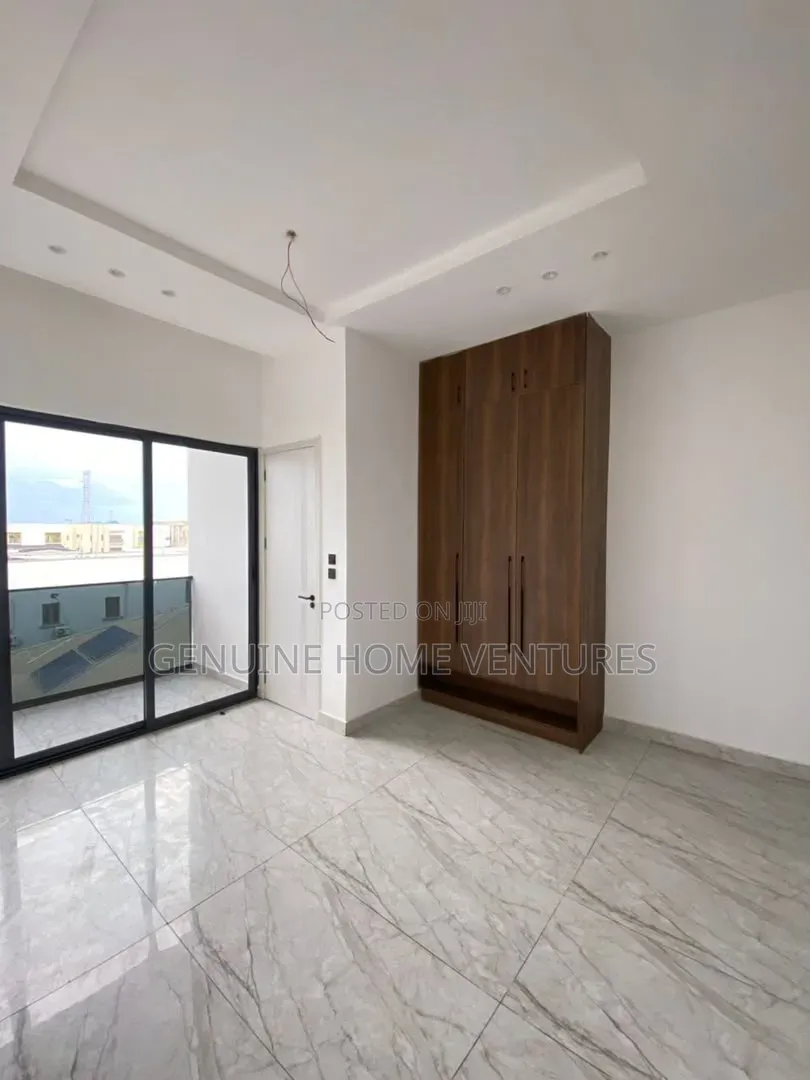 3bdrm Maisonette in Lekki Phase One for sale