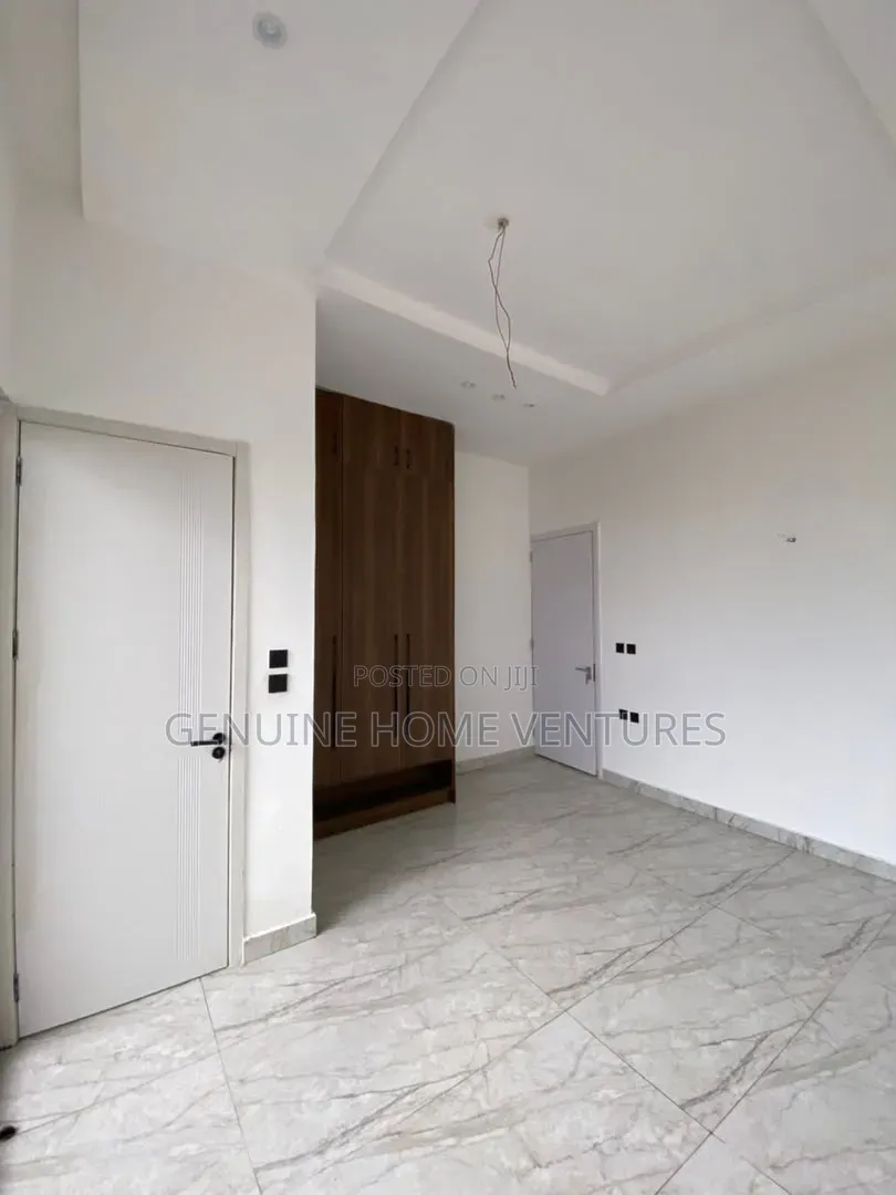 3bdrm Maisonette in Lekki Phase One for sale