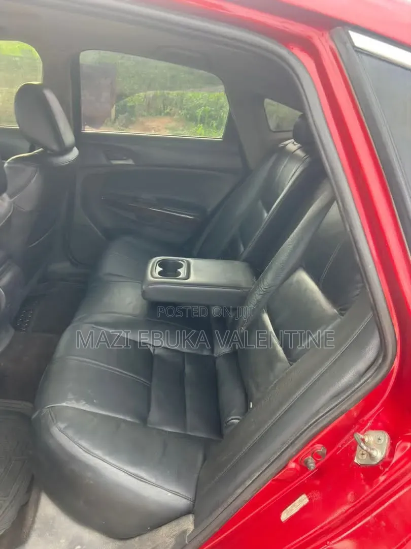 Honda Crosstour 2011 Red