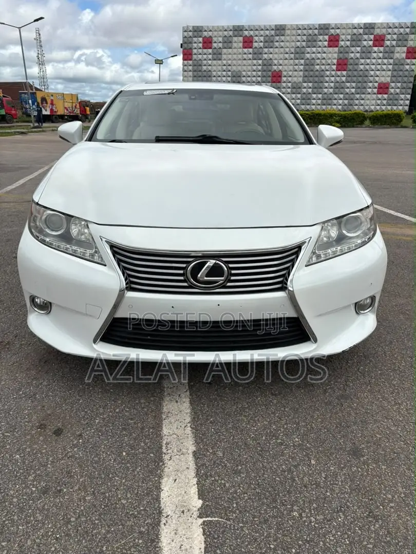 Lexus ES 350 FWD 2013 White