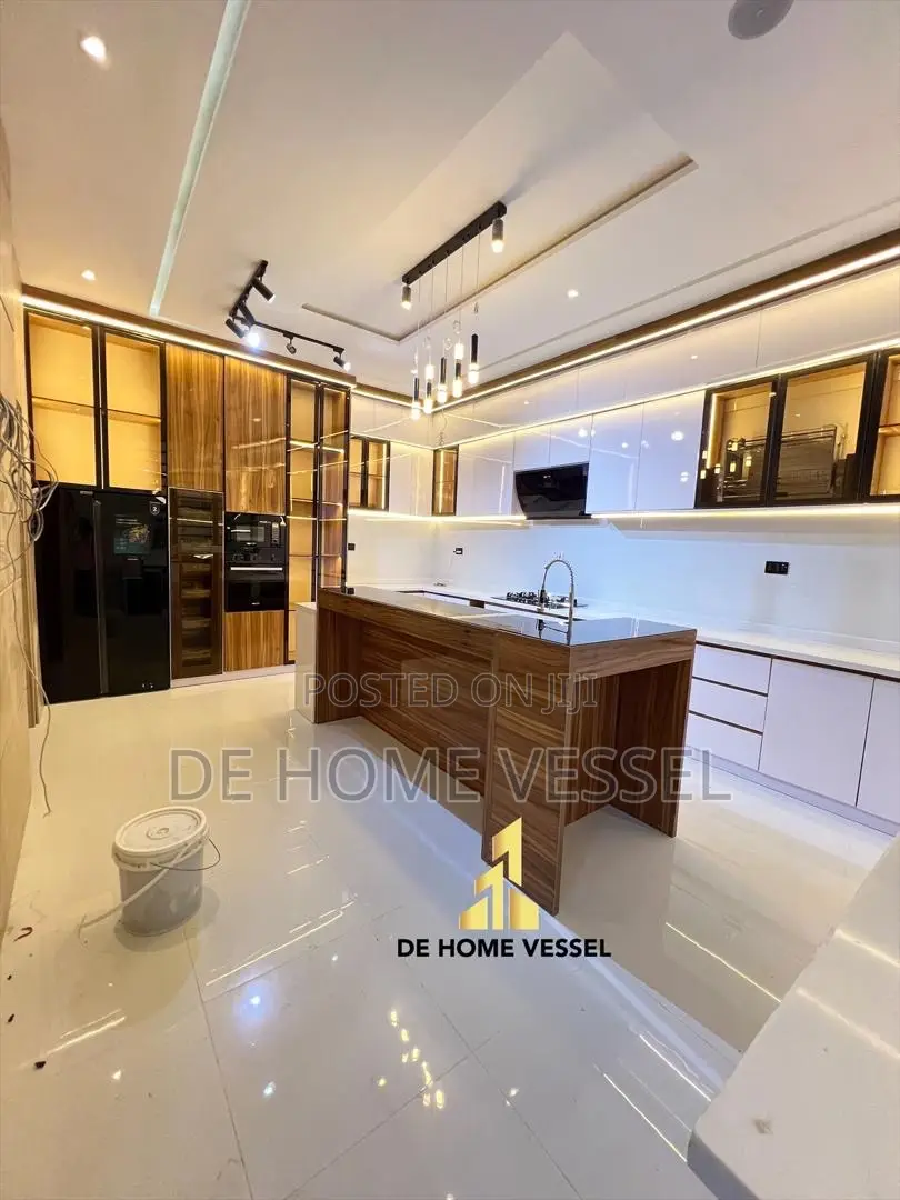 5bdrm Duplex in Ikota for sale