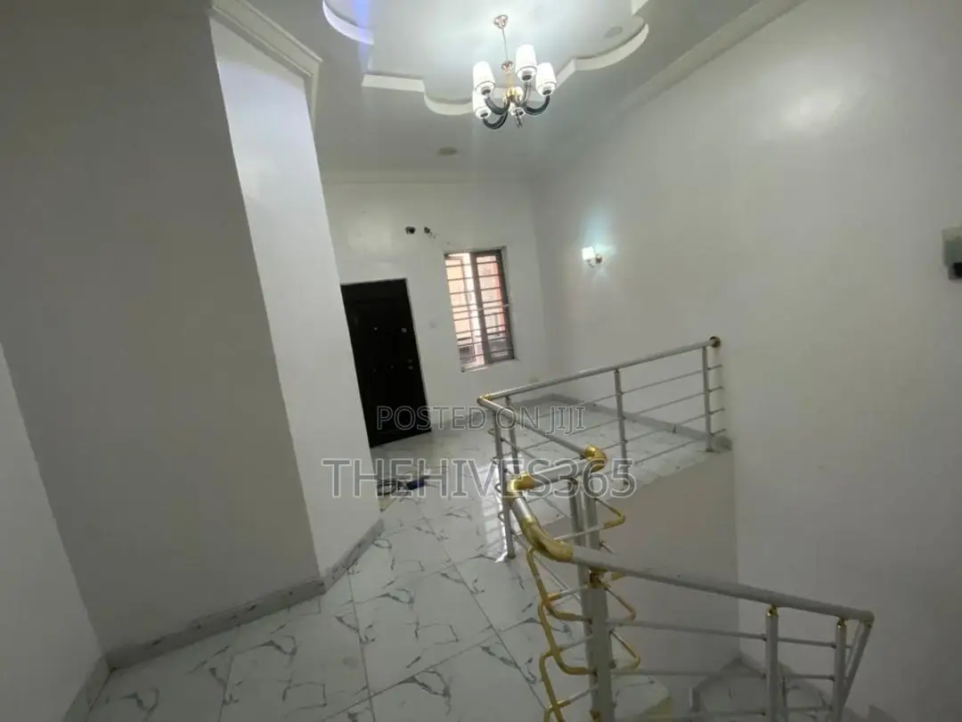4bdrm Townhouse/Terrace in Coleman Nwafor, Lagos Island / Lagos Island