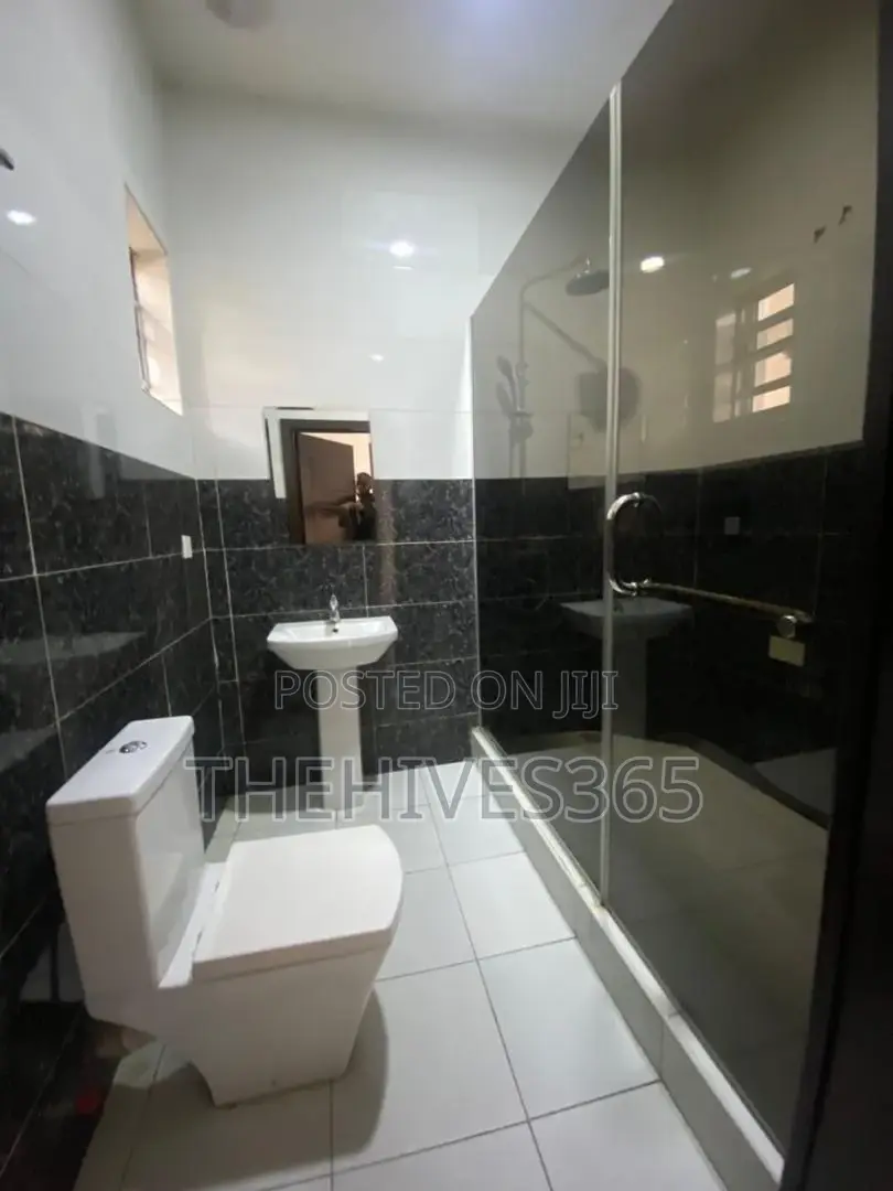 4bdrm Townhouse/Terrace in Coleman Nwafor, Lagos Island / Lagos Island