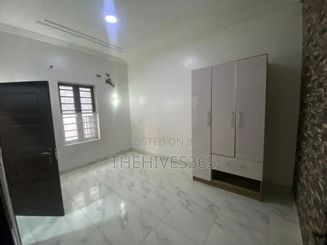 4bdrm Townhouse/Terrace in Coleman Nwafor, Lagos Island / Lagos Island