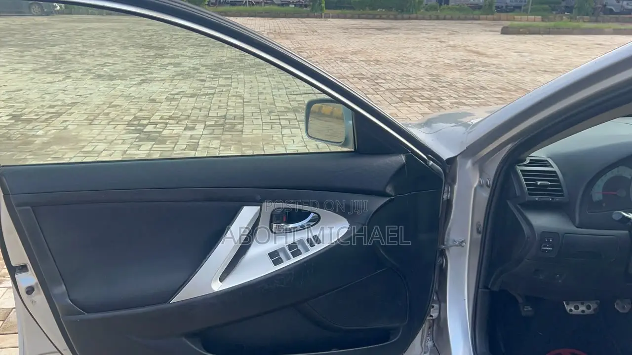 Toyota Camry 2010 Silver