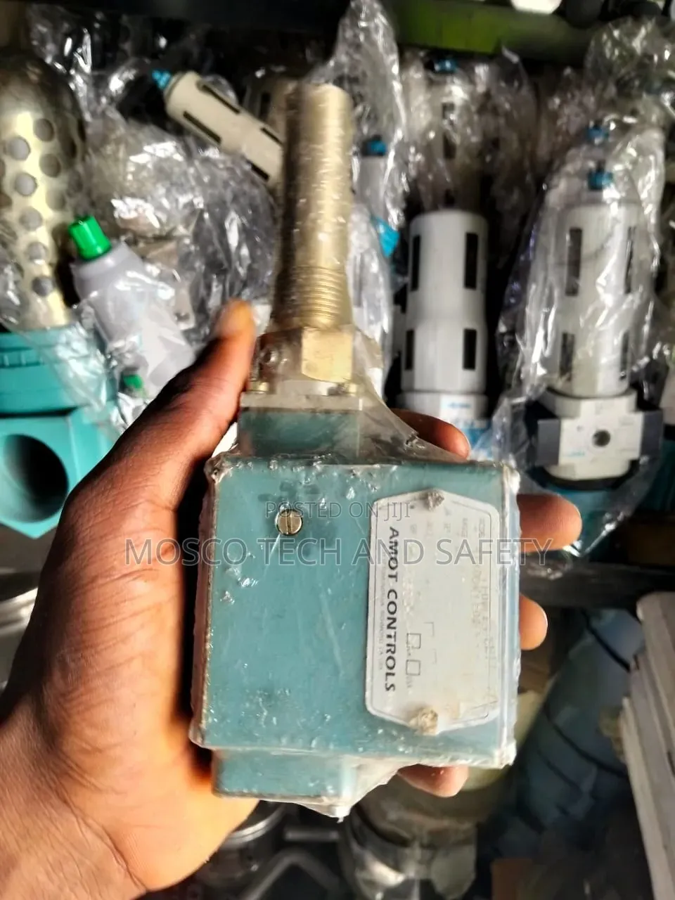AMOT Controls Model 4140 Pressure/Temperature Switch