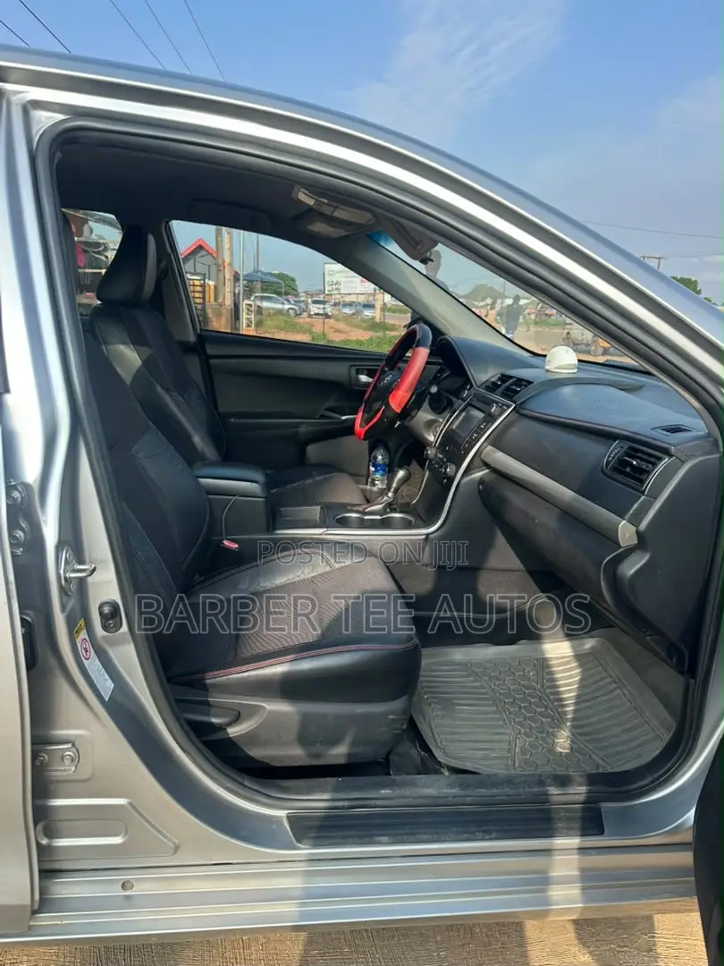 Toyota Camry SE 4dr Sedan (2.5L 4cyl 6A) 2017 Silver