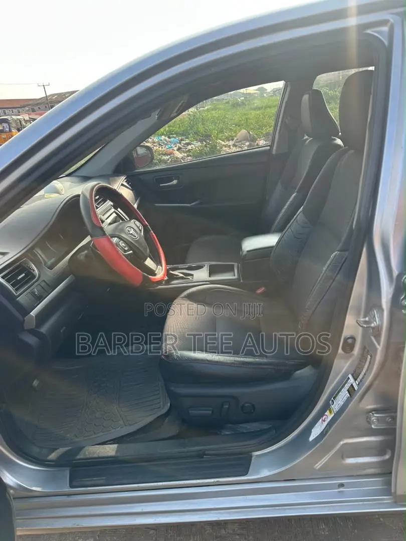 Toyota Camry SE 4dr Sedan (2.5L 4cyl 6A) 2017 Silver