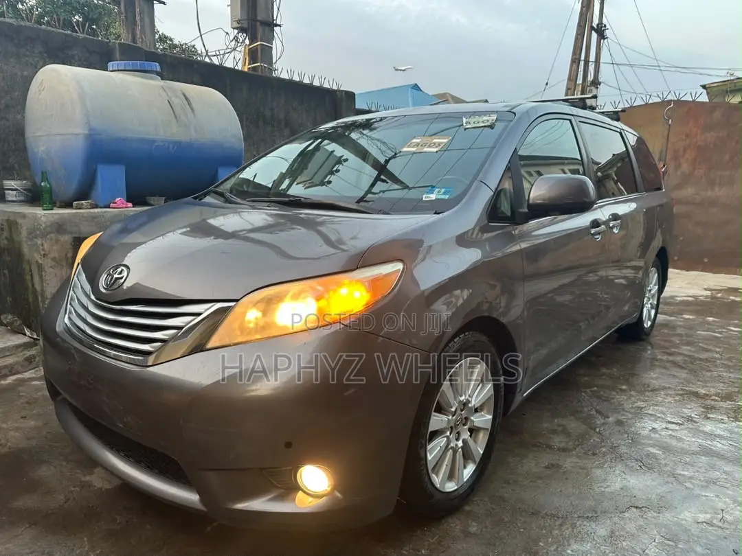Toyota Sienna Limited 7 Passenger 2011 Gray