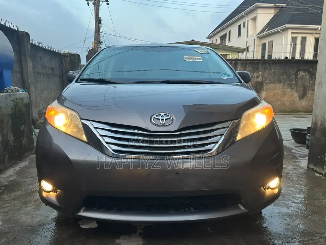 Toyota Sienna Limited 7 Passenger 2011 Gray