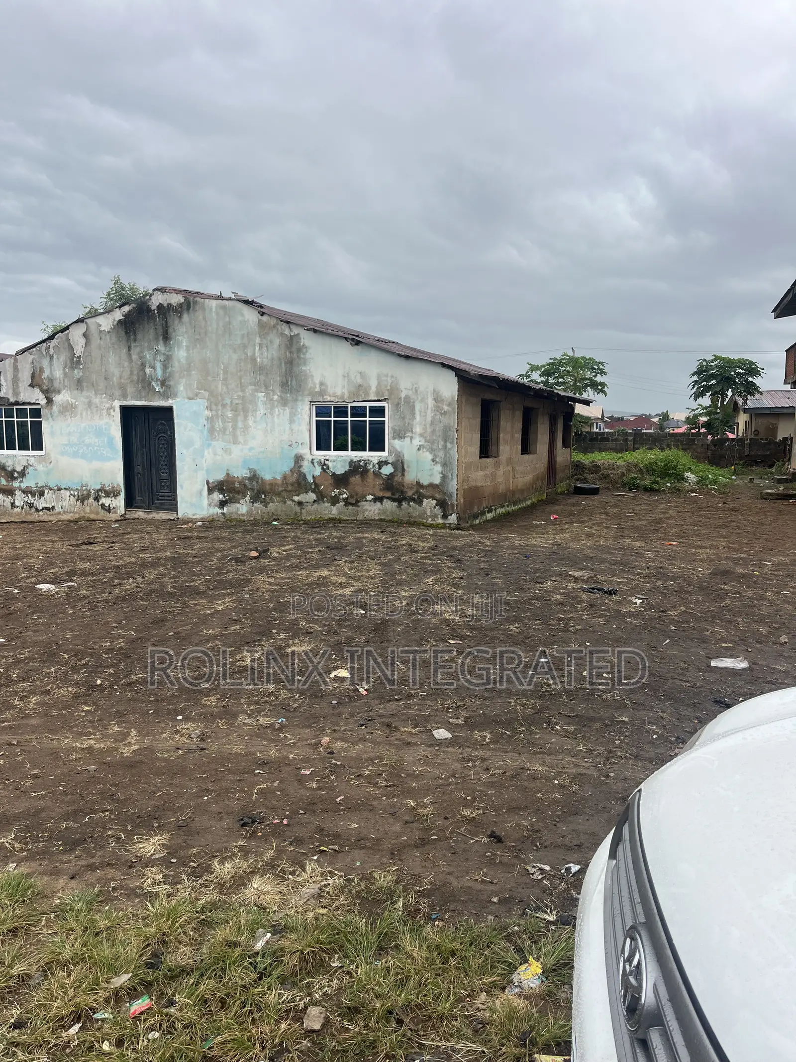 Demolish-Able Structure on a 545sqm of Land