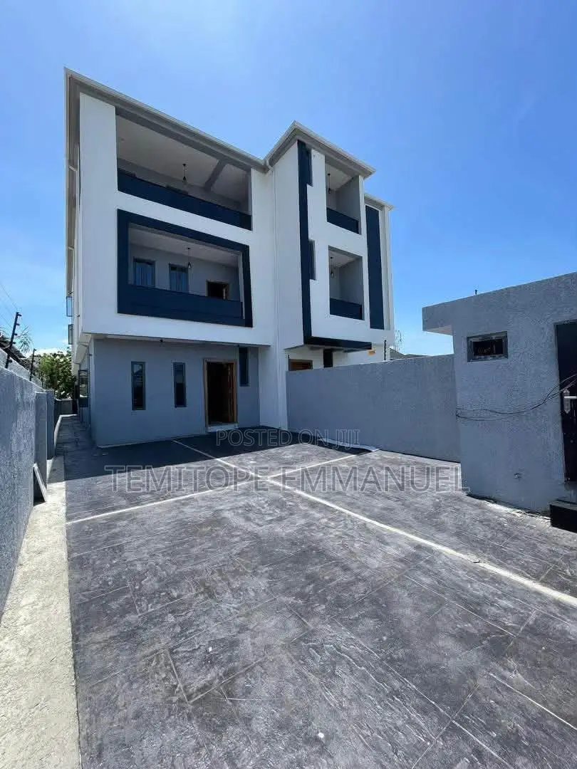 Furnished 4bdrm Duplex in Lekki Phase 1 for sale