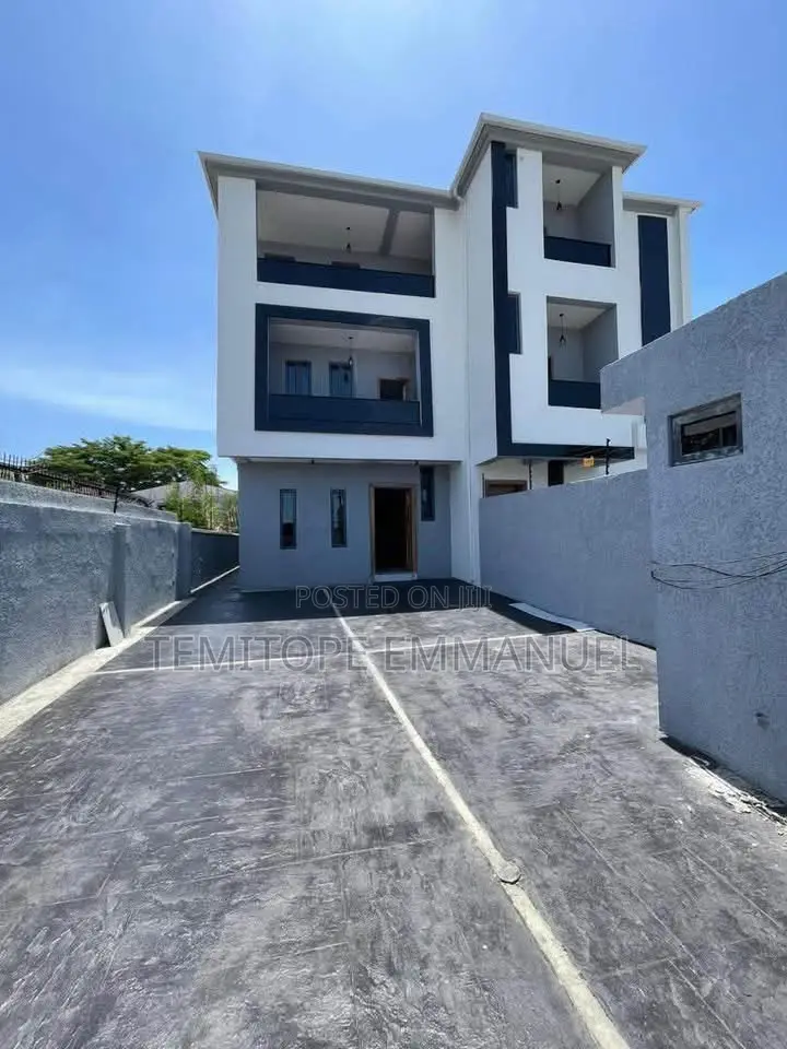 Furnished 4bdrm Duplex in Lekki Phase 1 for sale