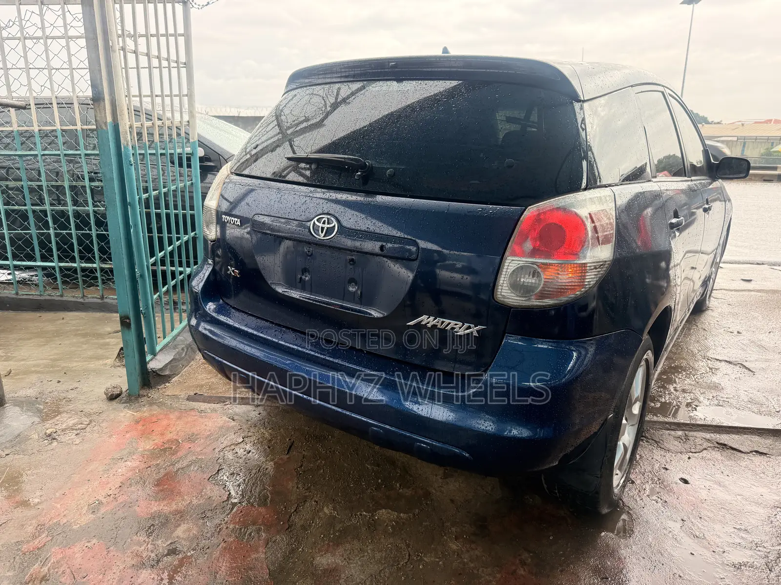 Toyota Matrix Hatchback FWD (1.8L 4cyl 5M) 2005 Blue