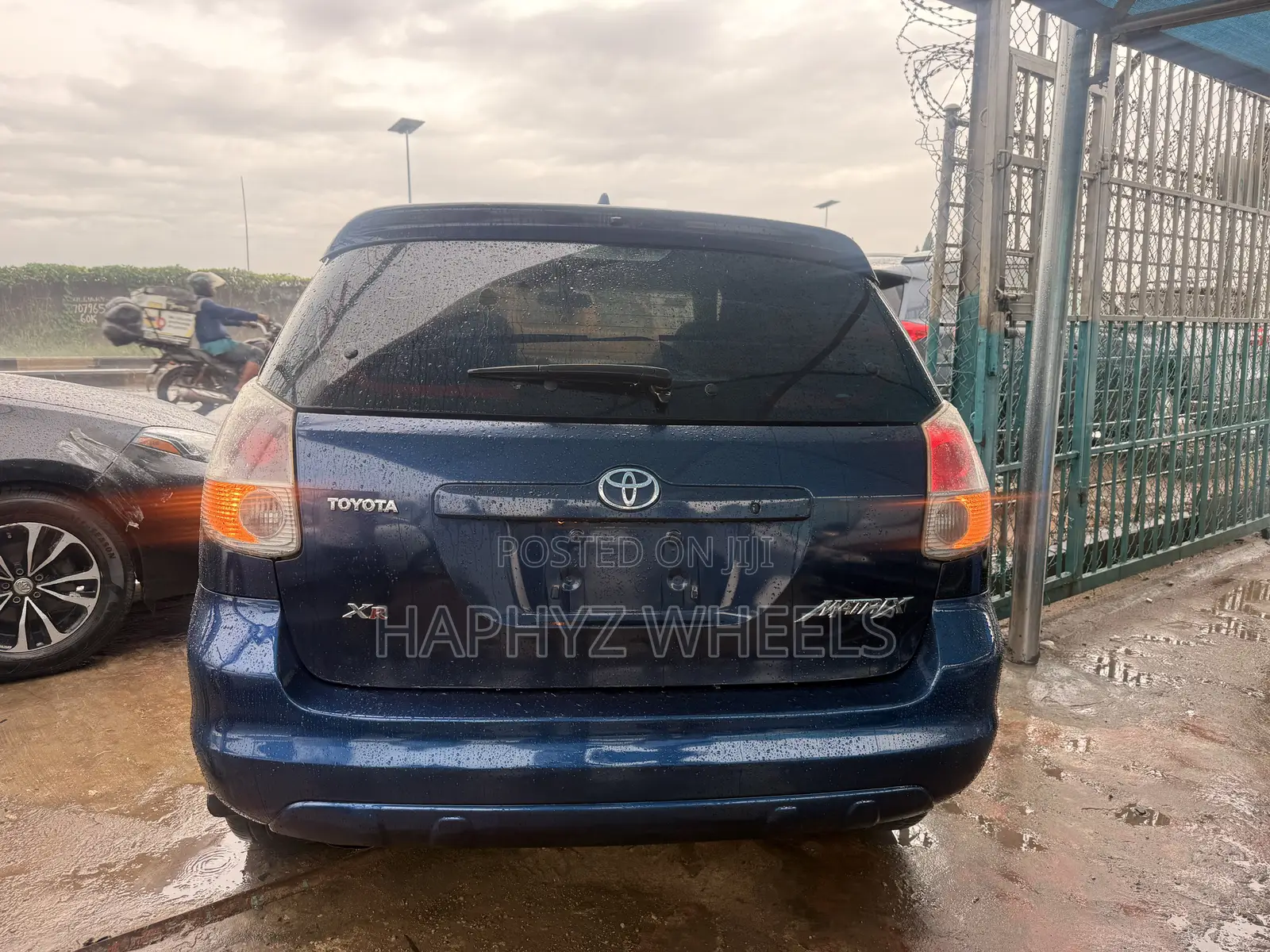 Toyota Matrix Hatchback FWD (1.8L 4cyl 5M) 2005 Blue