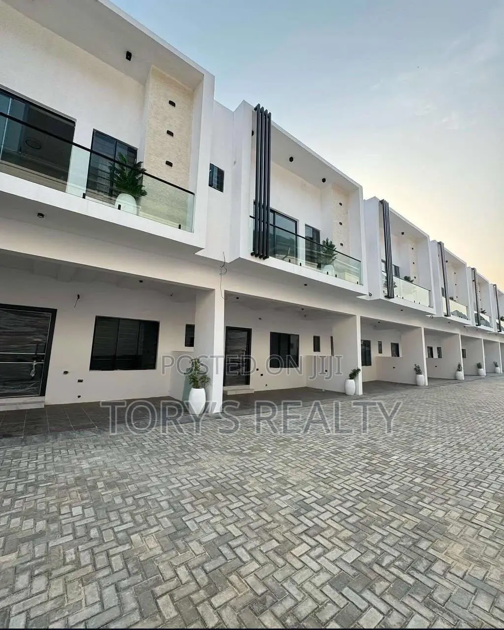 4bdrm Duplex in Ikota for sale