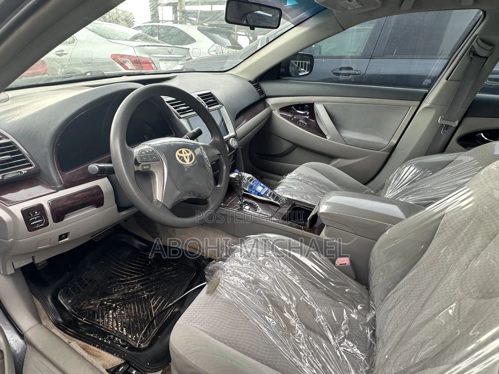 Toyota Camry Base 4dr Sedan (2.5L 4cyl 6M) 2010 Gray
