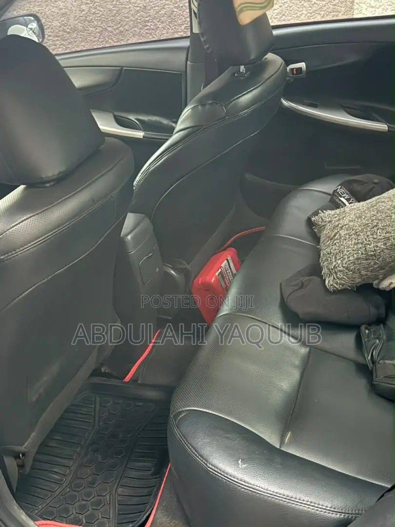 Toyota Corolla S Special Edition 4dr Sedan (1.8L 4cyl 4A) 2013 Gray