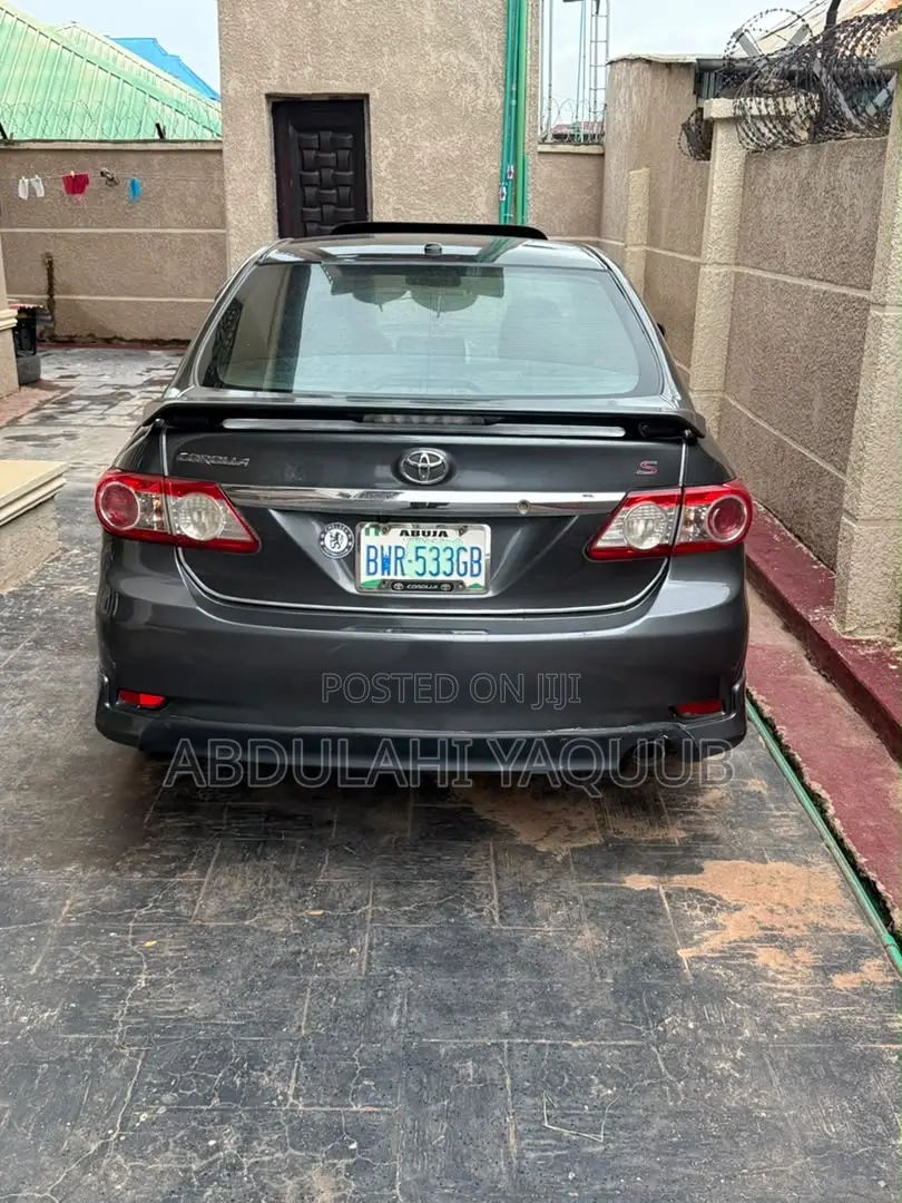 Toyota Corolla S Special Edition 4dr Sedan (1.8L 4cyl 4A) 2013 Gray