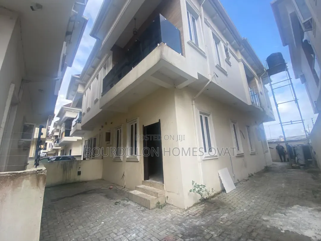 4bdrm Duplex in Harris Drive By Vgc for rent
