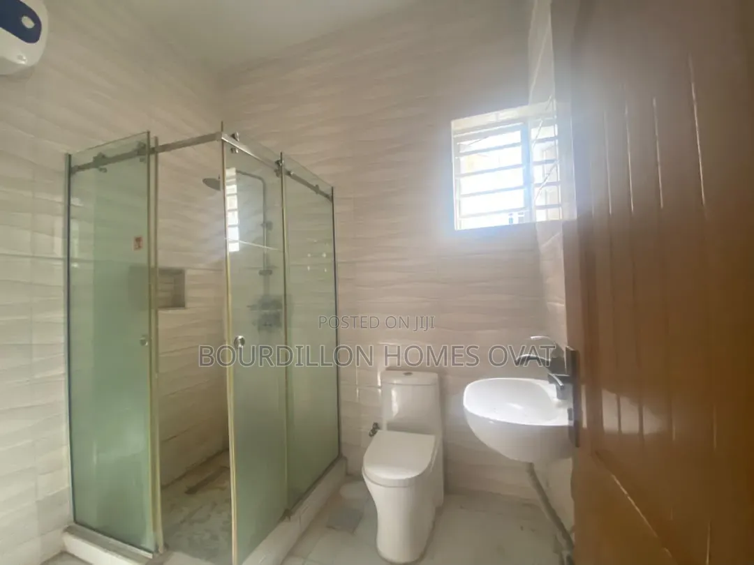 4bdrm Duplex in Harris Drive By Vgc for rent