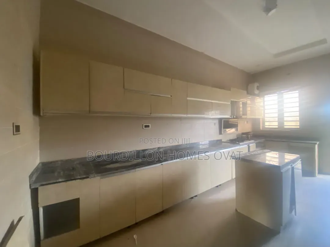 4bdrm Duplex in Harris Drive By Vgc for rent