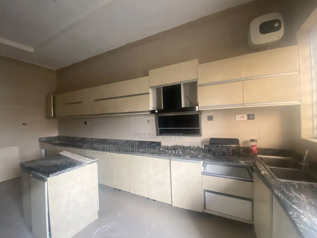 4bdrm Duplex in Harris Drive By Vgc for rent