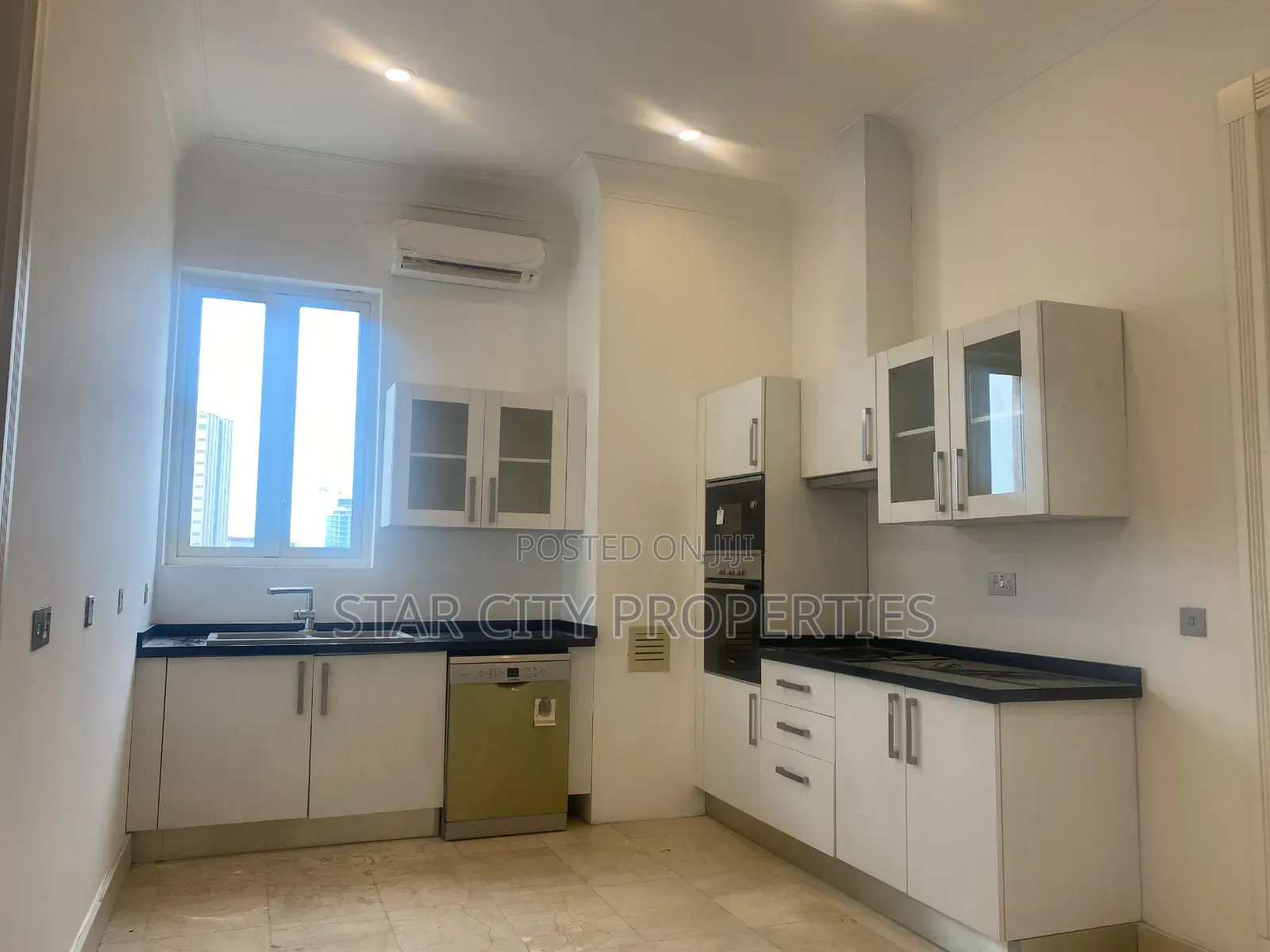 4bdrm Apartment in Victoria Island for rent