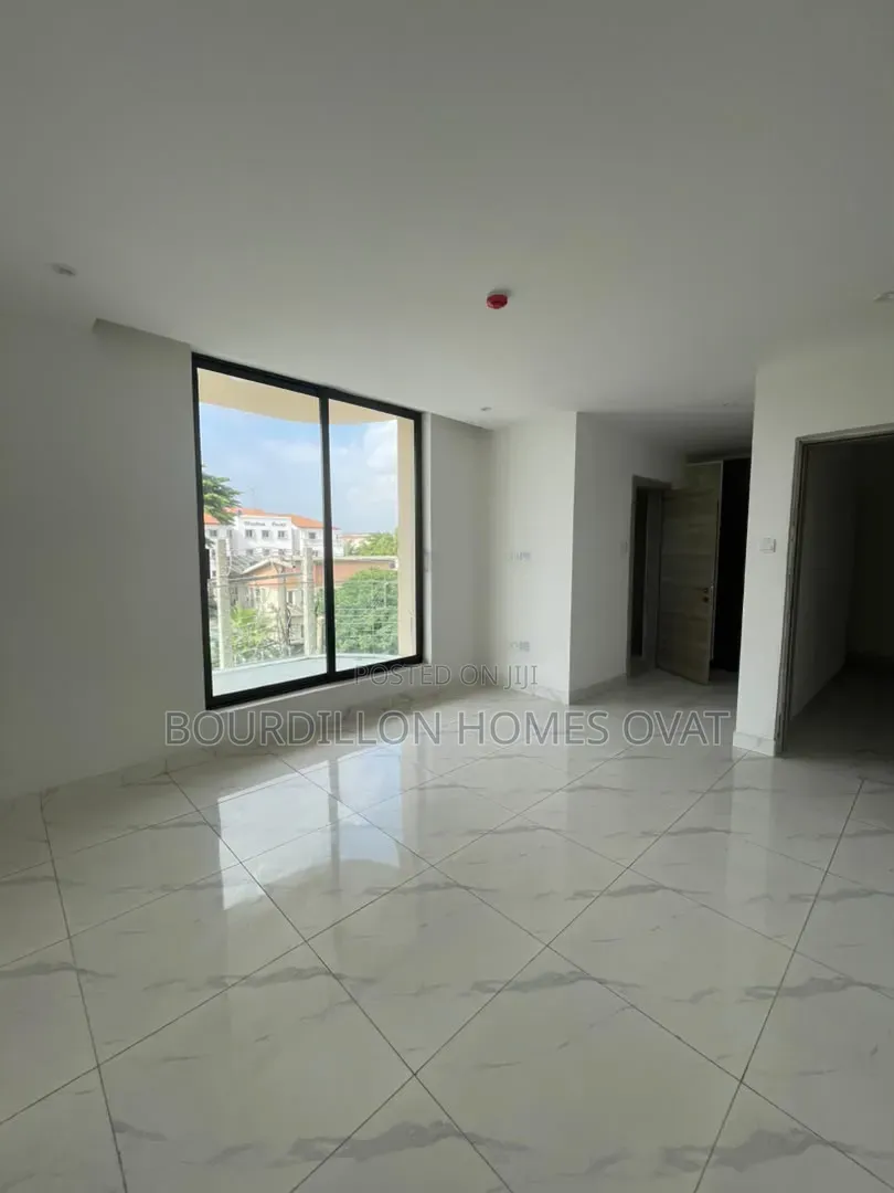 3bdrm Apartment in Lekk Phase 1 Lagos for sale