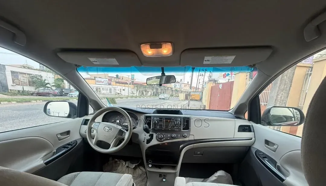 Toyota Sienna 2011 Burgundy